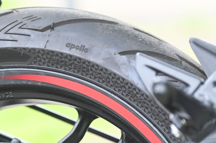 Bajaj Pulsar NS400Z tyre